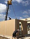 Plaatsen van een prefab stropaneel
